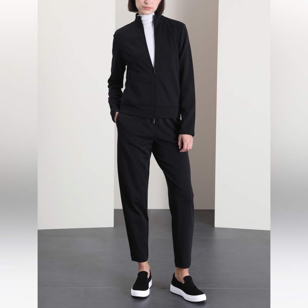 MaxMara Leisure Label-cut Black Outwear With Zipper Size: Medium US4/6 Spring